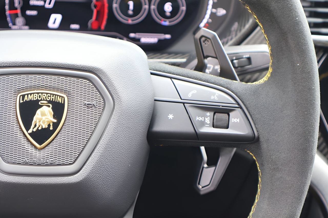 Used 2024 Lamborghini Urus Performante AWD/4WD image 24