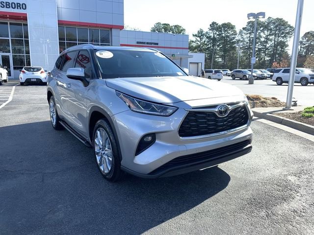 Used 2023 Toyota Highlander Limited image 2