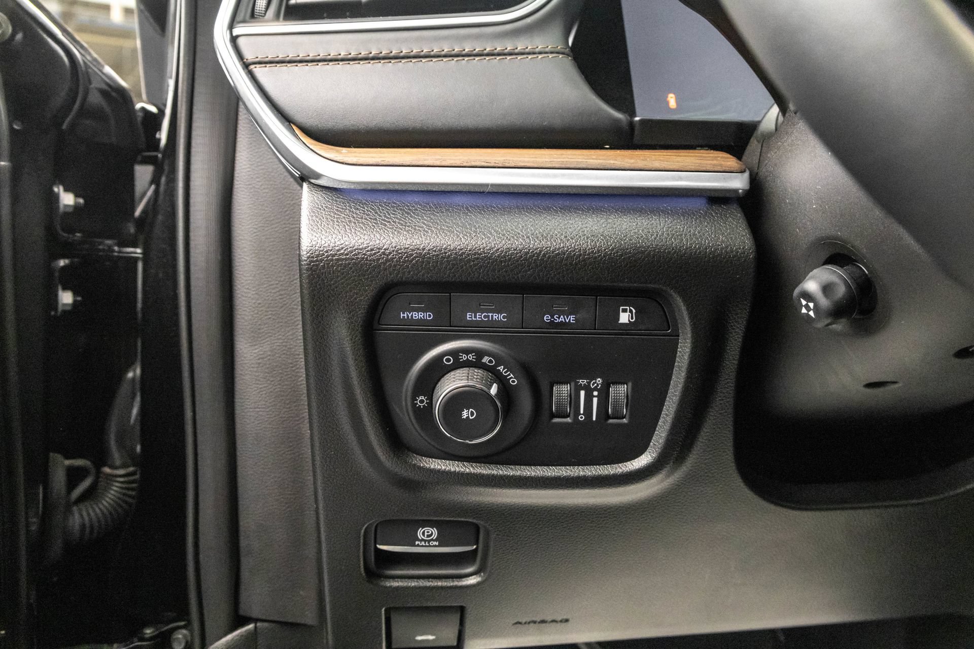 Used 2022 Jeep Grand Cherokee Summit AWD/4WD image 17
