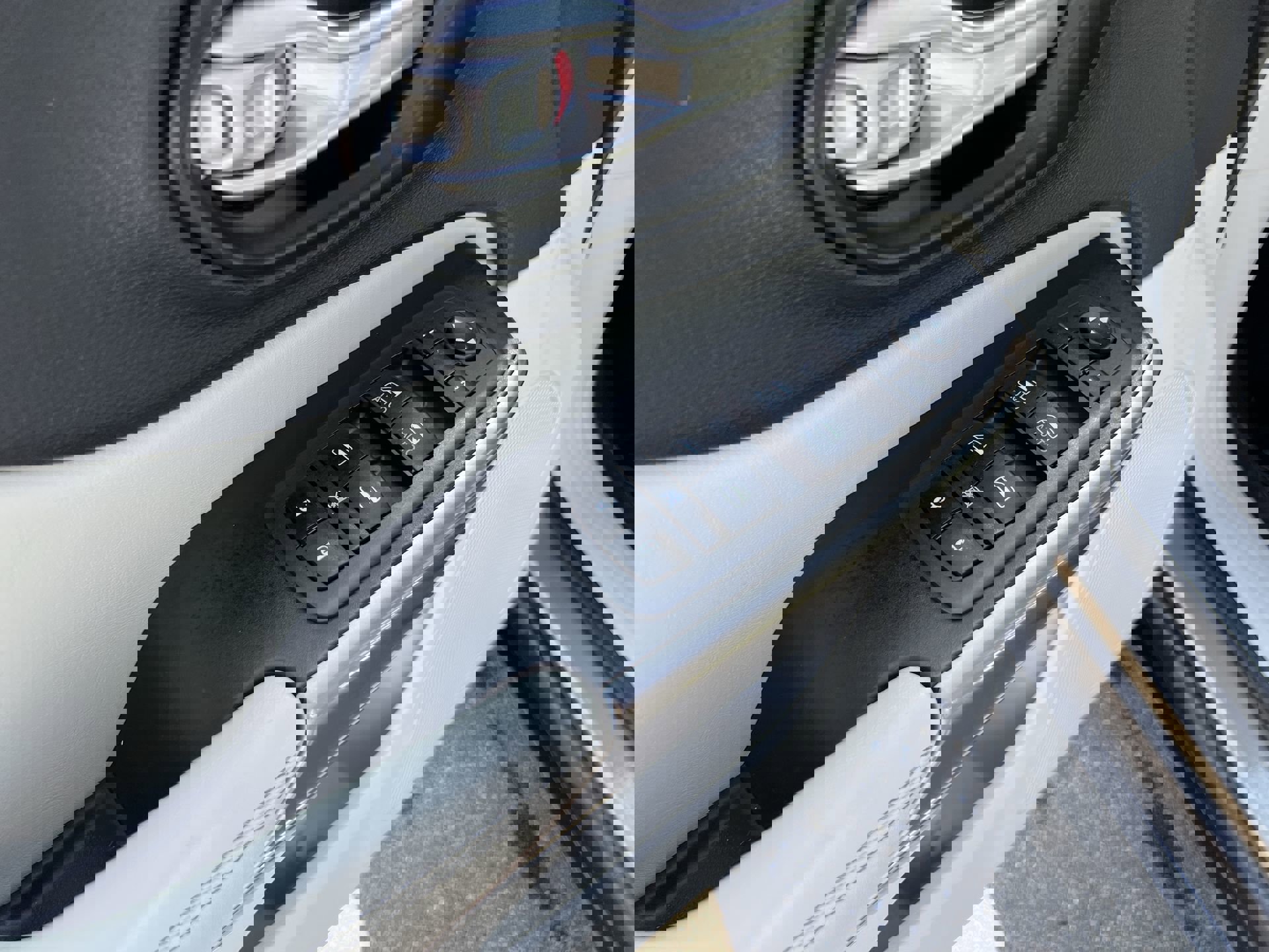 Used 2021 Jeep Cherokee Latitude Plus w/ Sun & Sound Group image 23