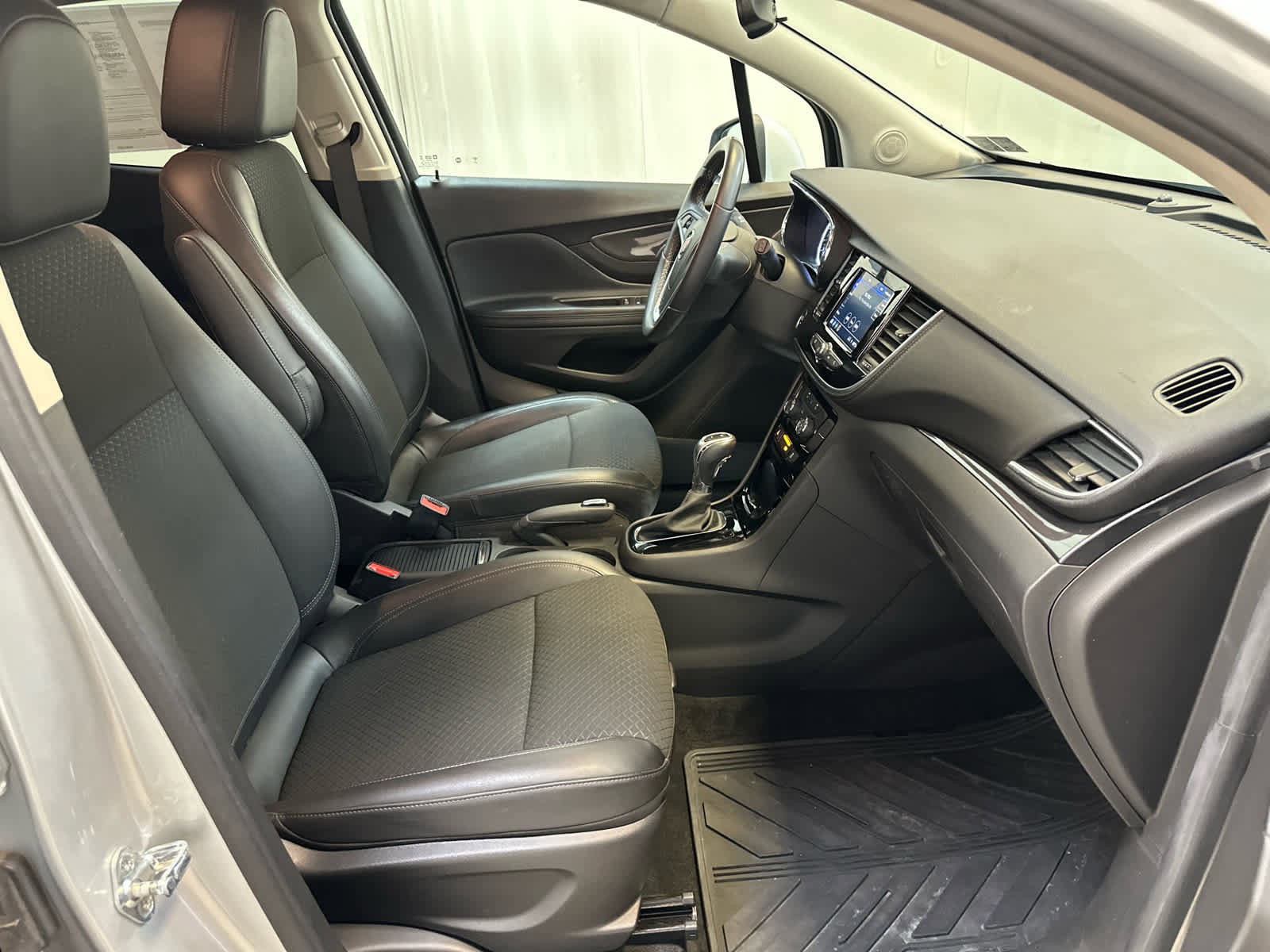 Certified 2022 Buick Encore Preferred w/ Safety Package image 13