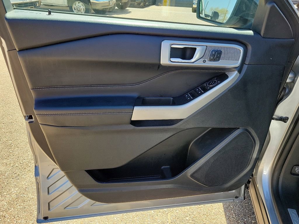 Used 2022 Ford Explorer Limited w/ Equipment Group 301A image 18