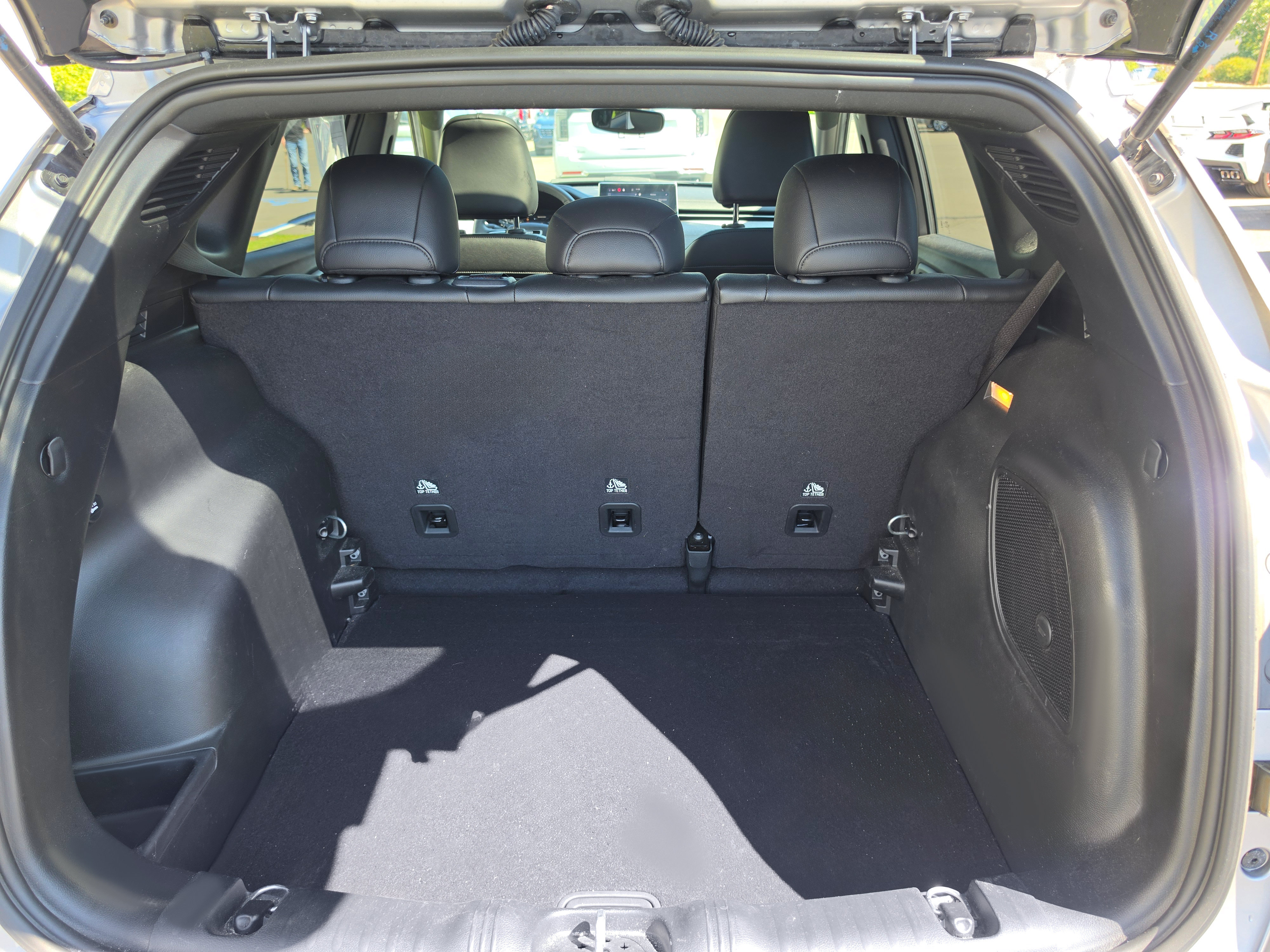 Used 2023 Jeep Compass Latitude w/ Sun and Sound Group AWD/4WD image 5