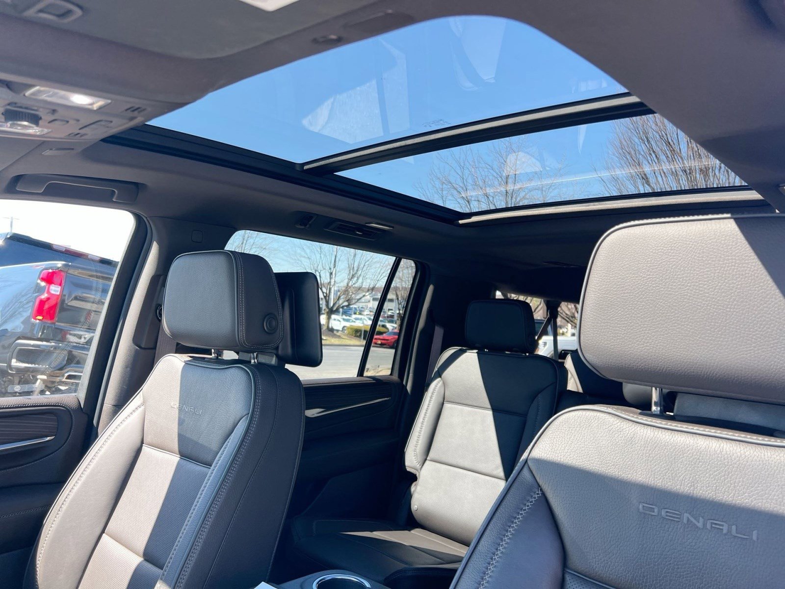 Used 2024 GMC Yukon XL Denali w/ Denali Reserve Package image 22