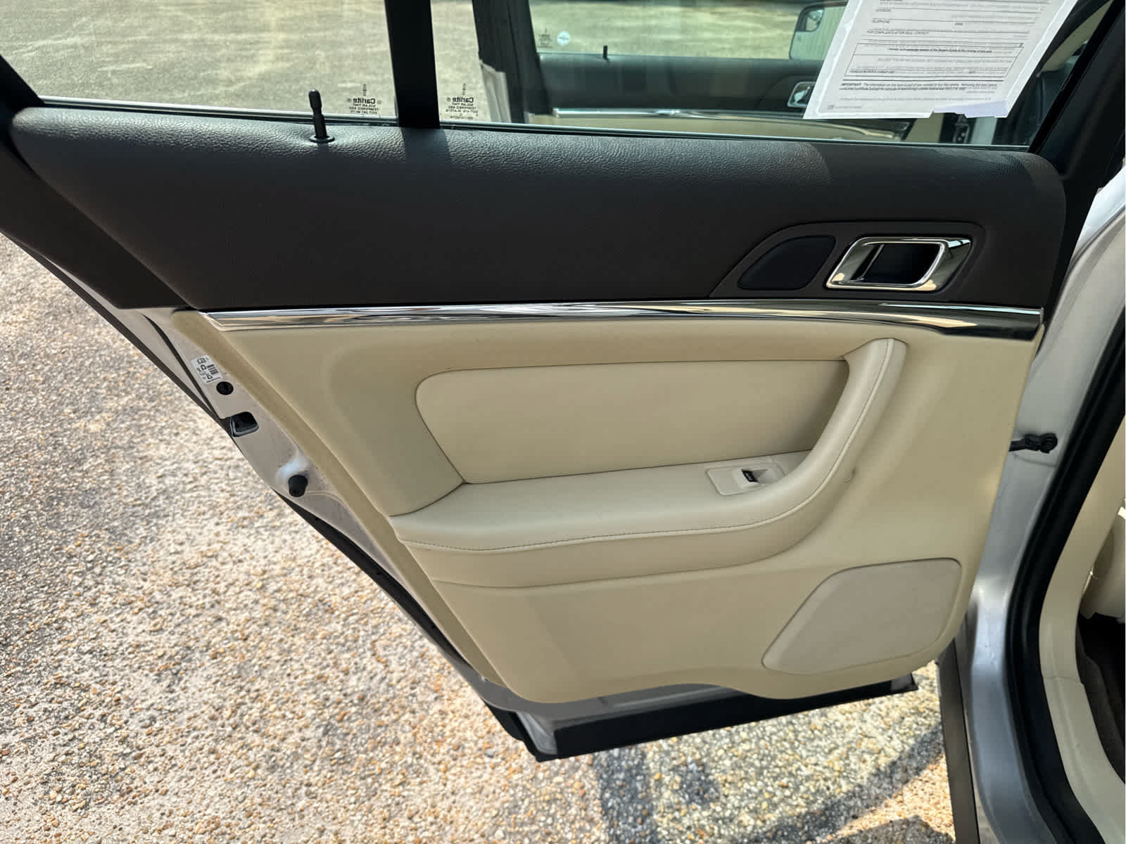 Used 2013 Lincoln MKS FWD image 27