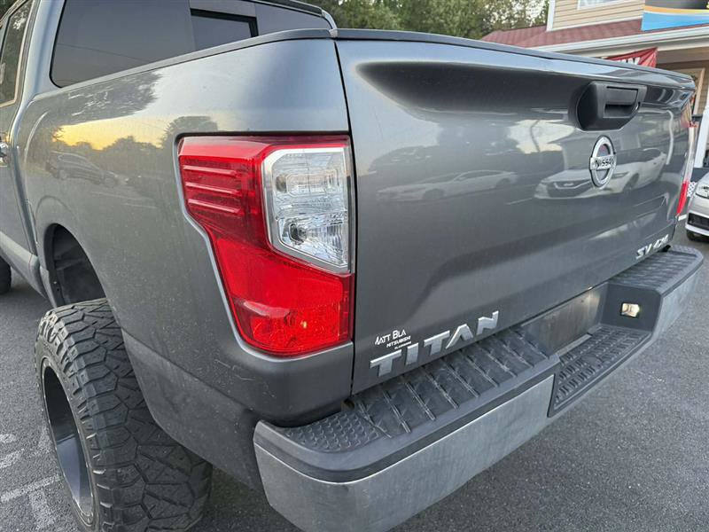 Used 2017 Nissan Titan SV AWD/4WD image 11