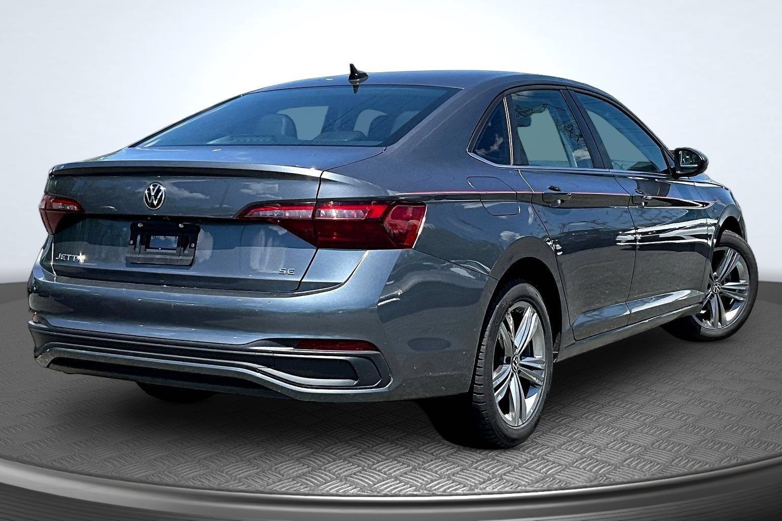 Used 2024 Volkswagen Jetta SE FWD image 4