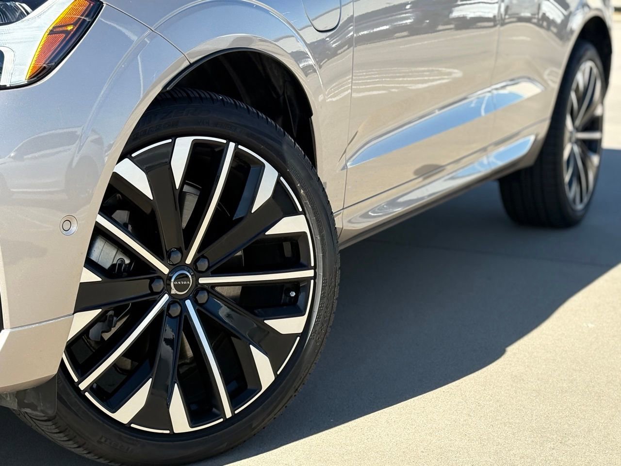 New 2026 Volvo XC60 T8 Ultra w/ Protection Package Premier image 10