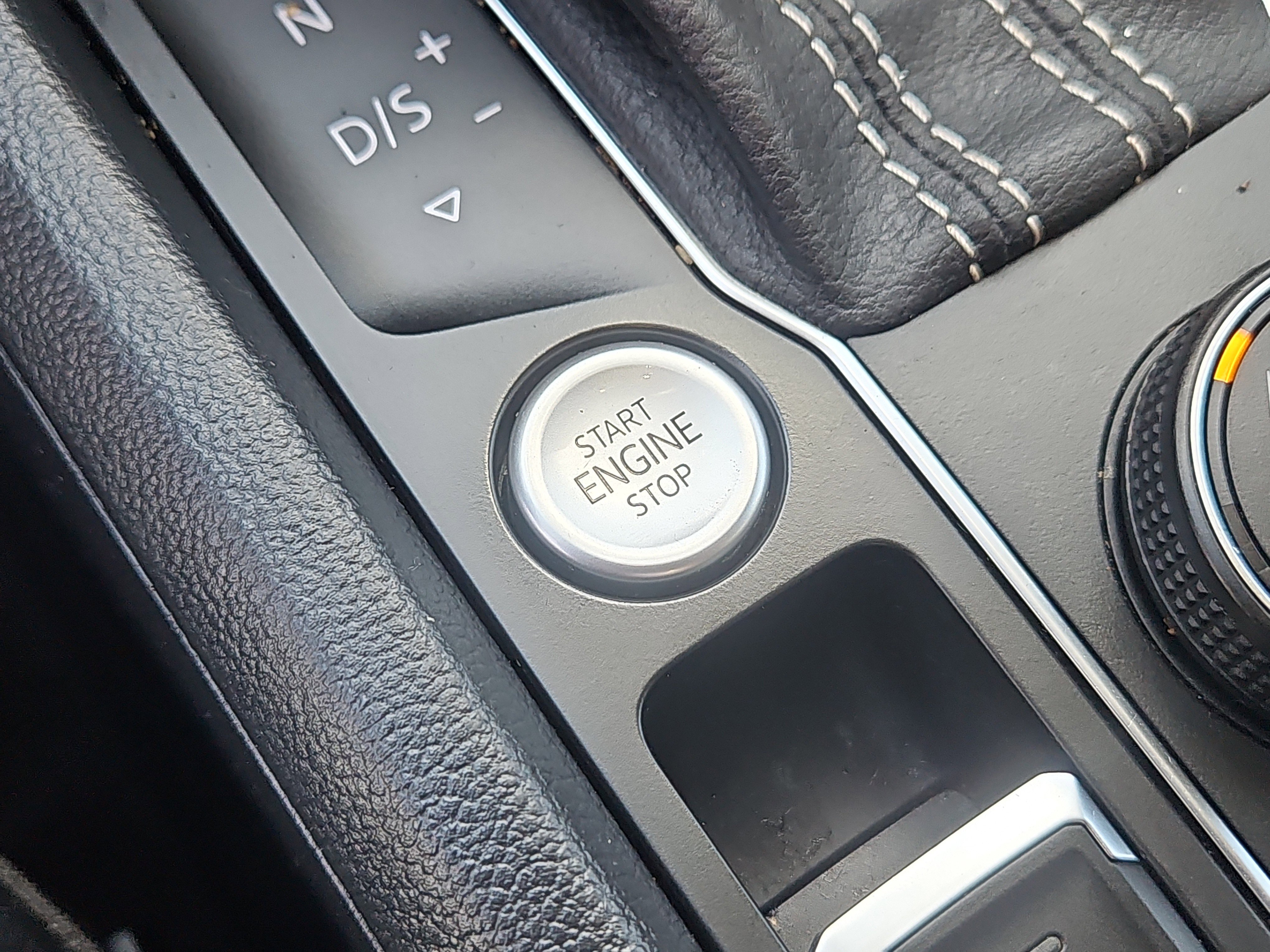 Certified 2022 Volkswagen Atlas SE image 14