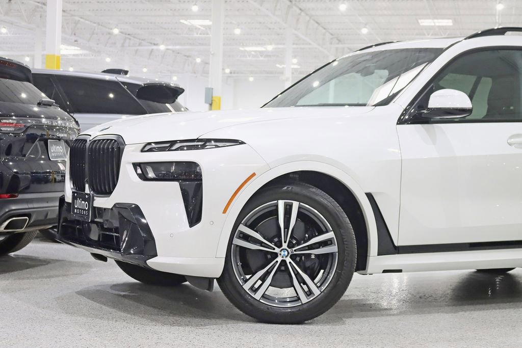 Used 2023 BMW X7 xDrive40i w/ M Sport Package image 2