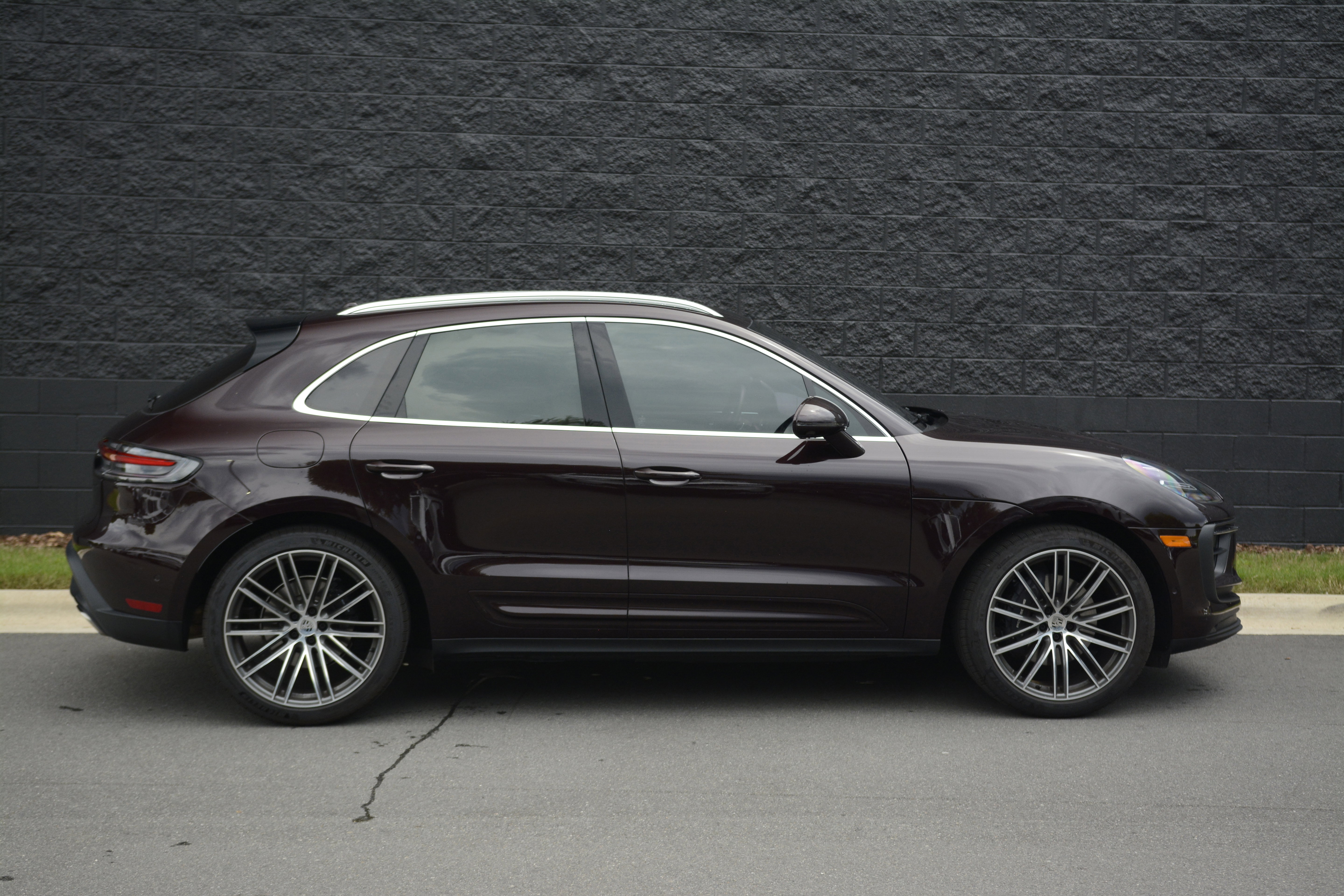 Certified 2026 Porsche Macan AWD/4WD image 8