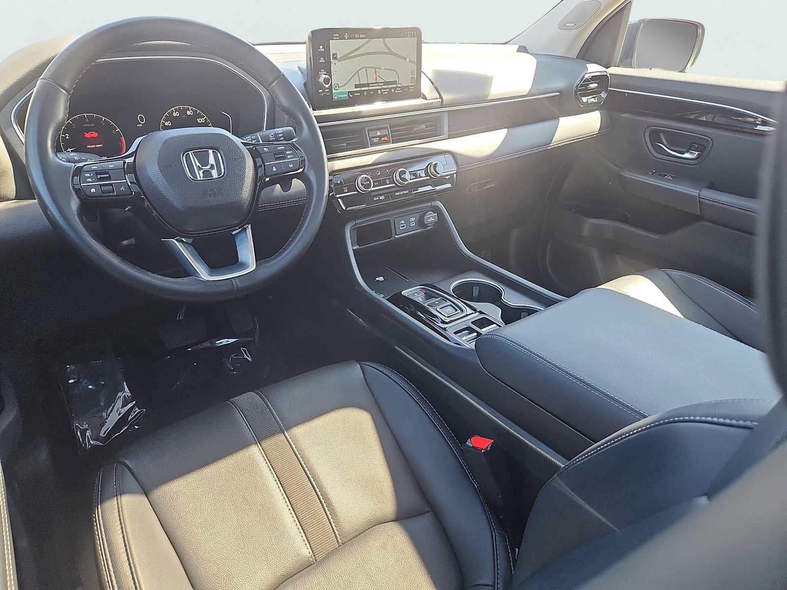 Certified 2025 Honda Pilot Touring image 11