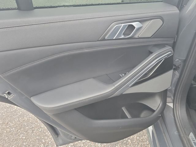 Used 2022 BMW X6 M50i image 10