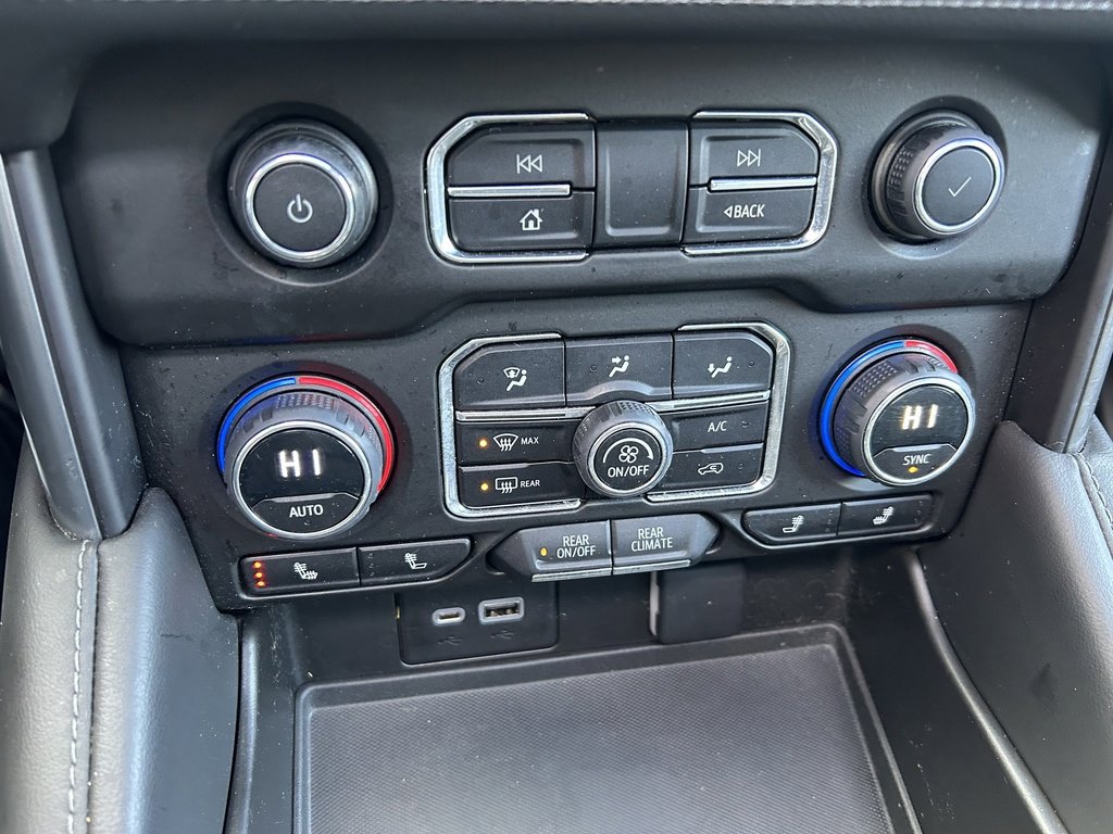 Used 2023 Chevrolet Suburban Z71 w/ Luxury Package image 19