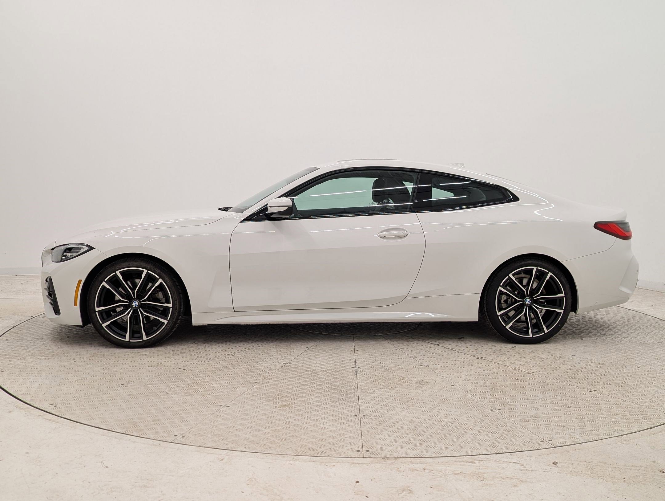 Used 2021 BMW 430i Coupe w/ M Sport Package image 2