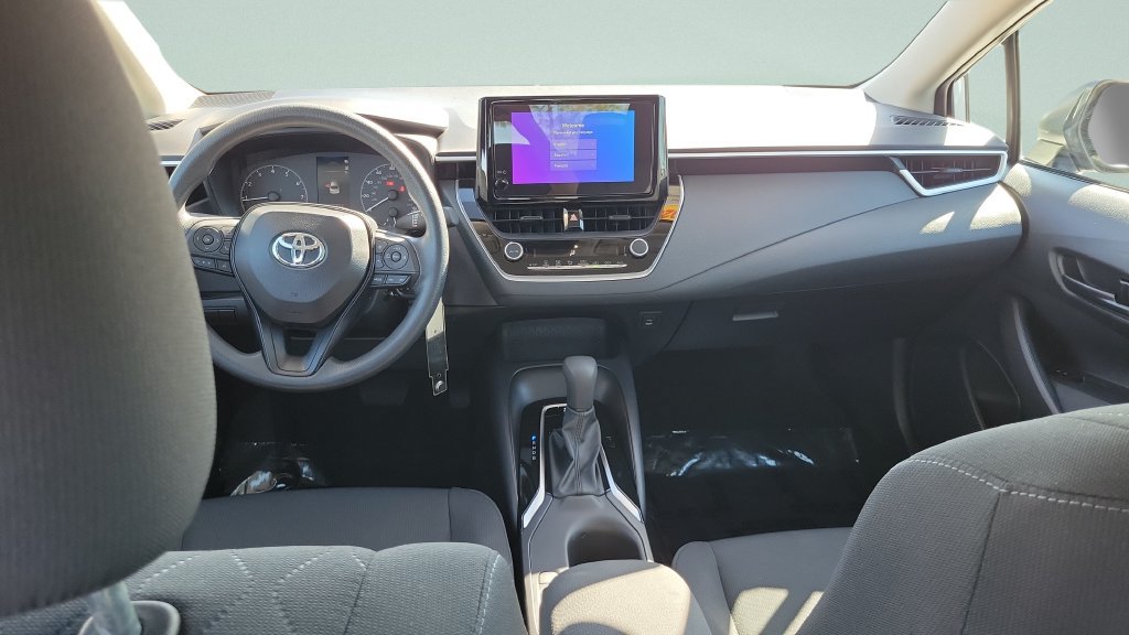 Used 2025 Toyota Corolla LE FWD image 10