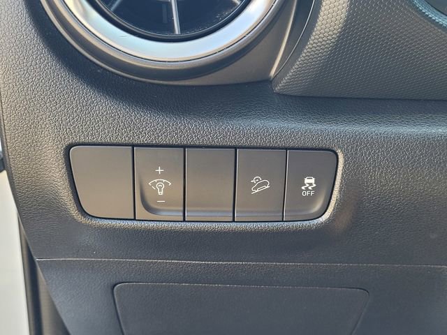 Used 2023 Hyundai Kona SEL AWD/4WD image 25