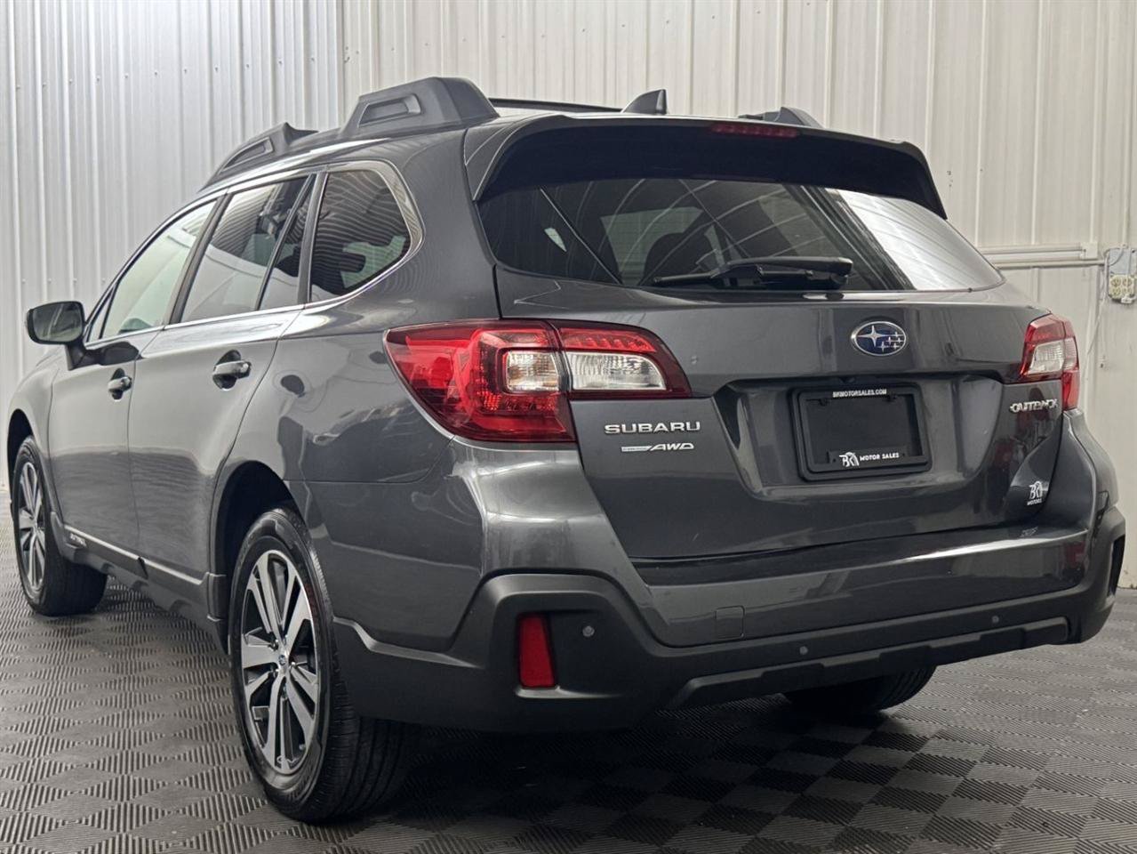 Used 2018 Subaru Outback 2.5i Limited AWD/4WD image 3