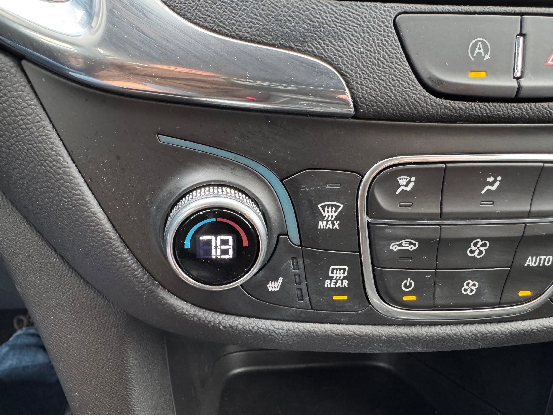 Used 2024 Chevrolet Equinox LT image 32