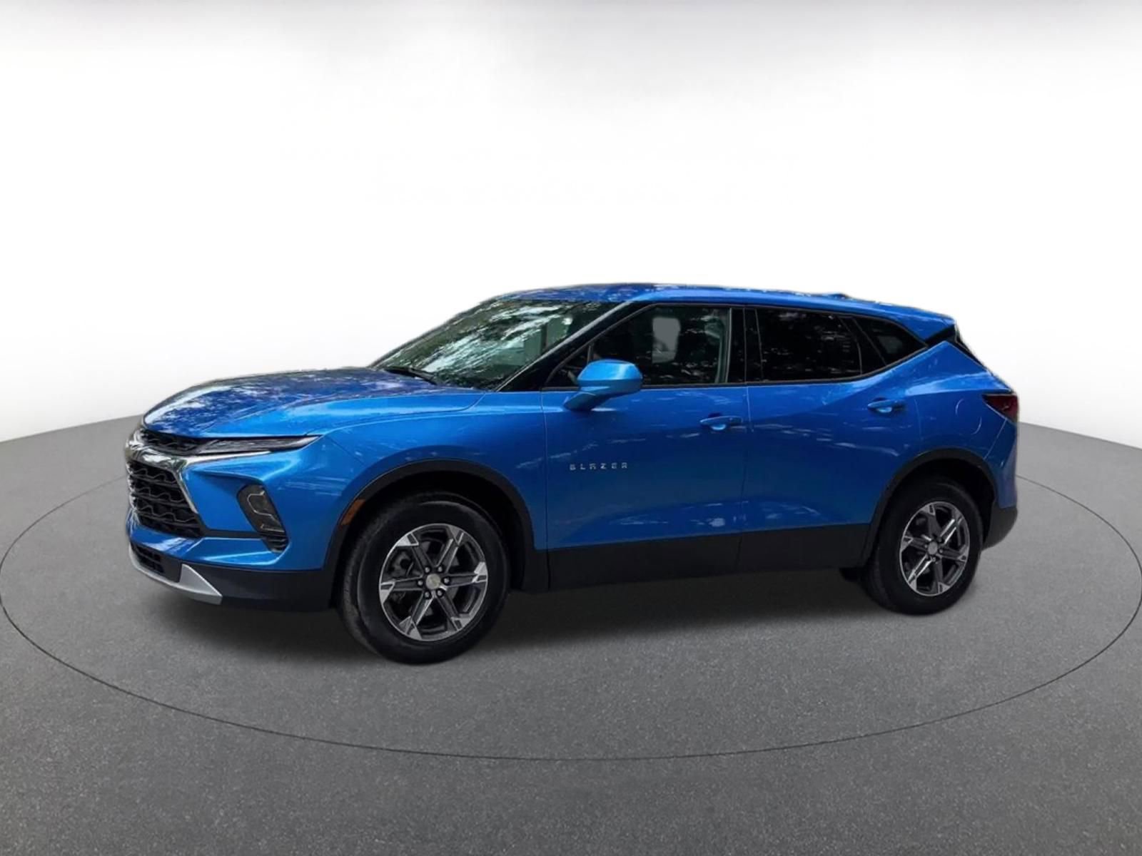Used 2025 Chevrolet Blazer LT FWD image 8