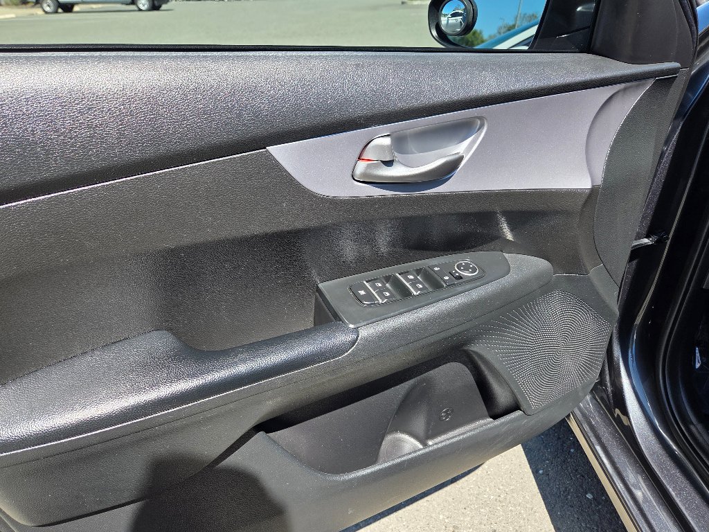 Used 2022 Kia Forte LXS FWD image 15