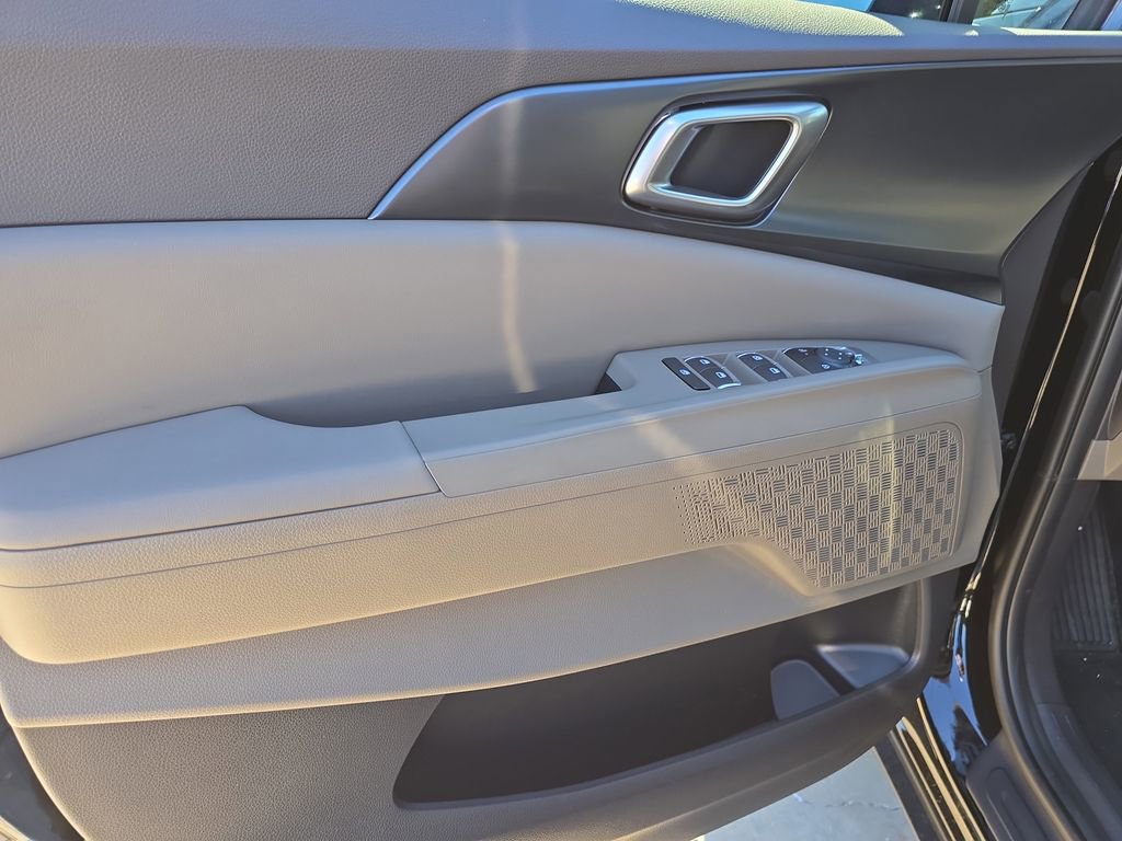 New 2026 Kia Carnival FWD image 17