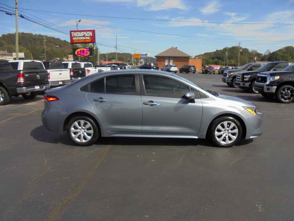 Used 2024 Toyota Corolla LE image 2