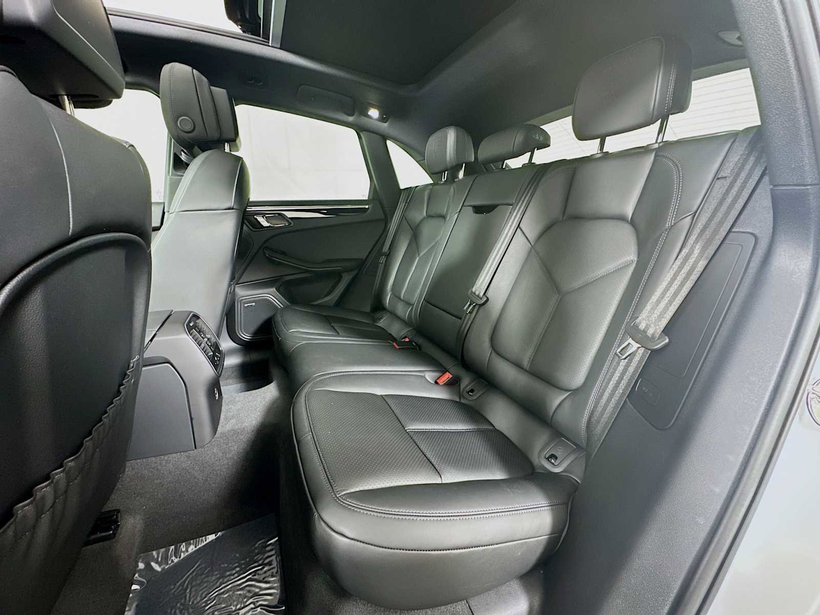 New 2026 Porsche Macan image 22