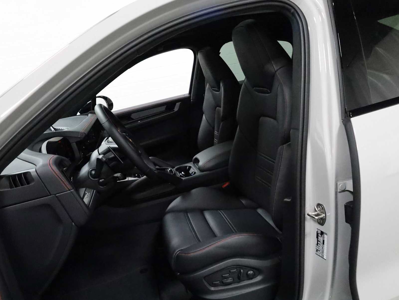 New 2026 Porsche Cayenne GTS AWD/4WD image 5