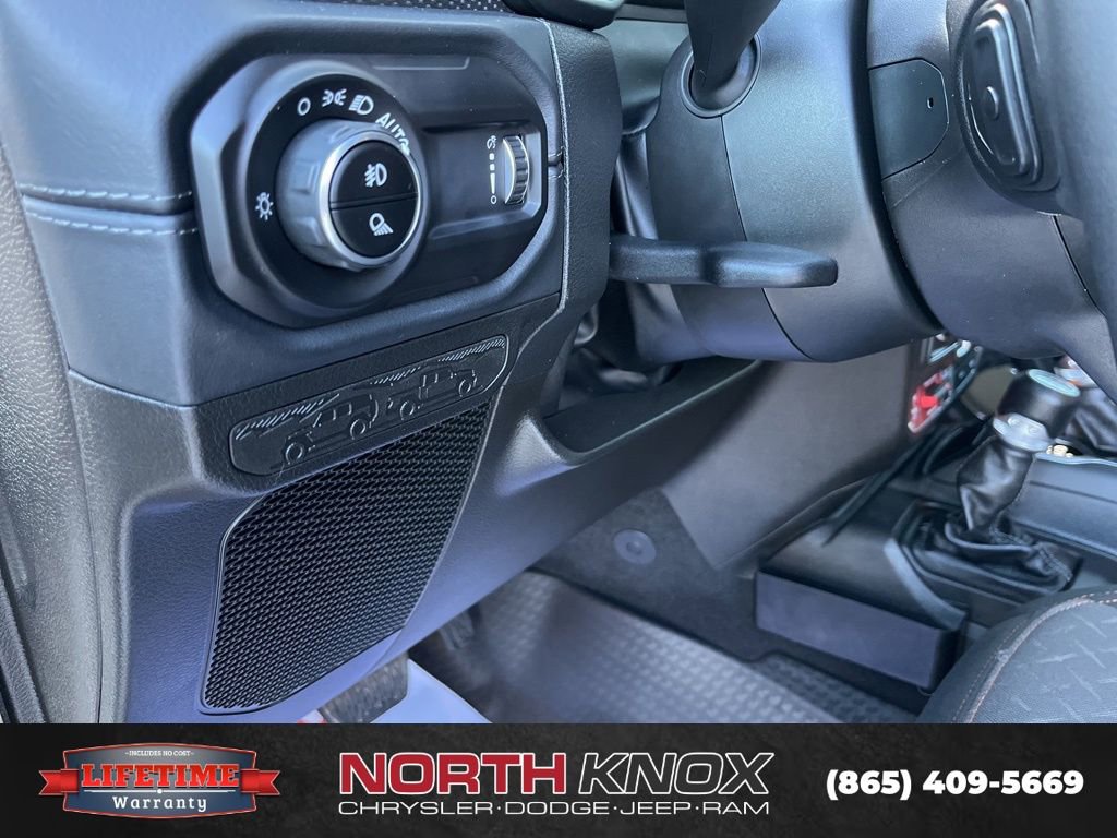 Used 2025 Jeep Gladiator Mojave w/ Convenience Group image 7