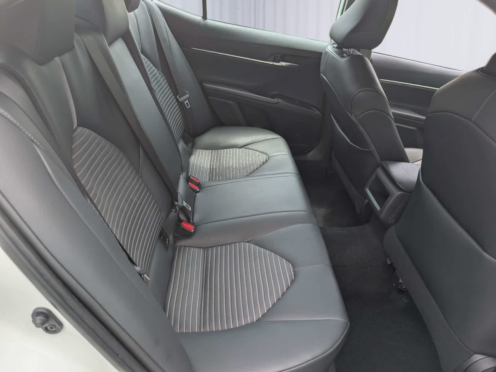 Used 2020 Toyota Camry SE FWD image 12