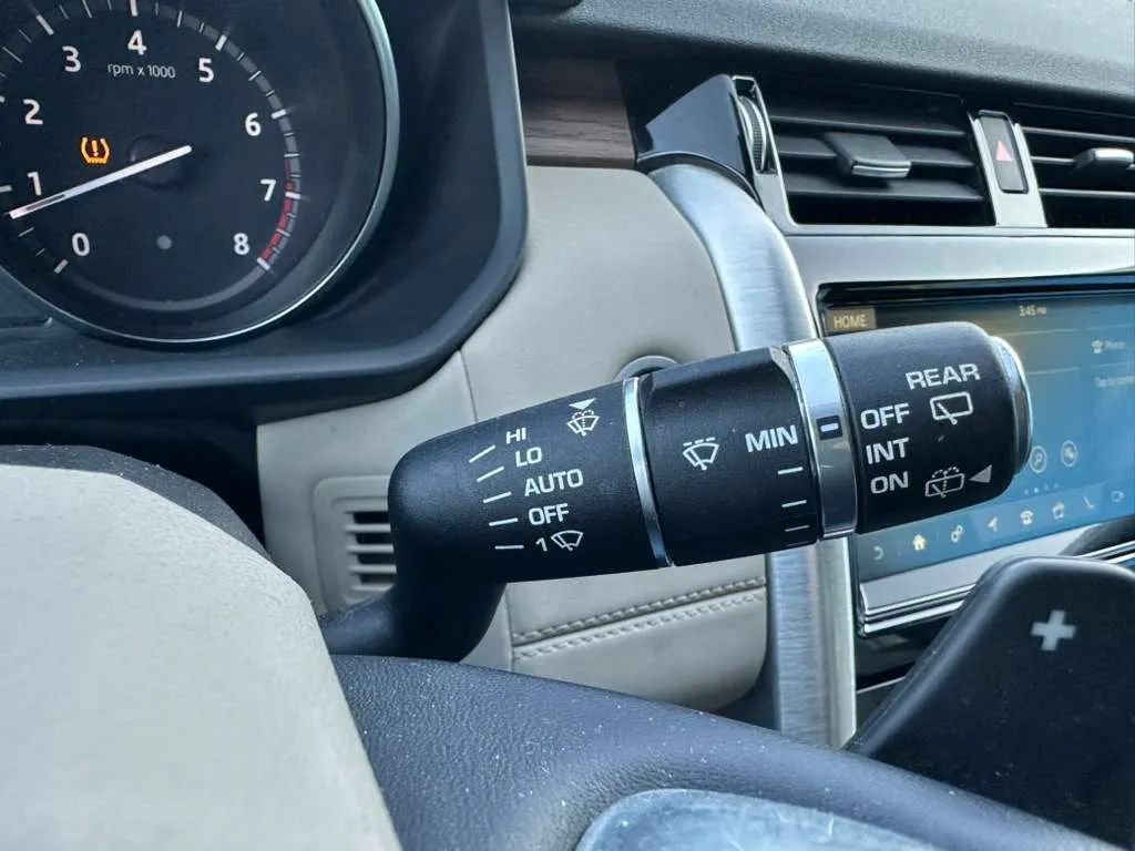 Used 2017 Land Rover Discovery HSE AWD/4WD image 14