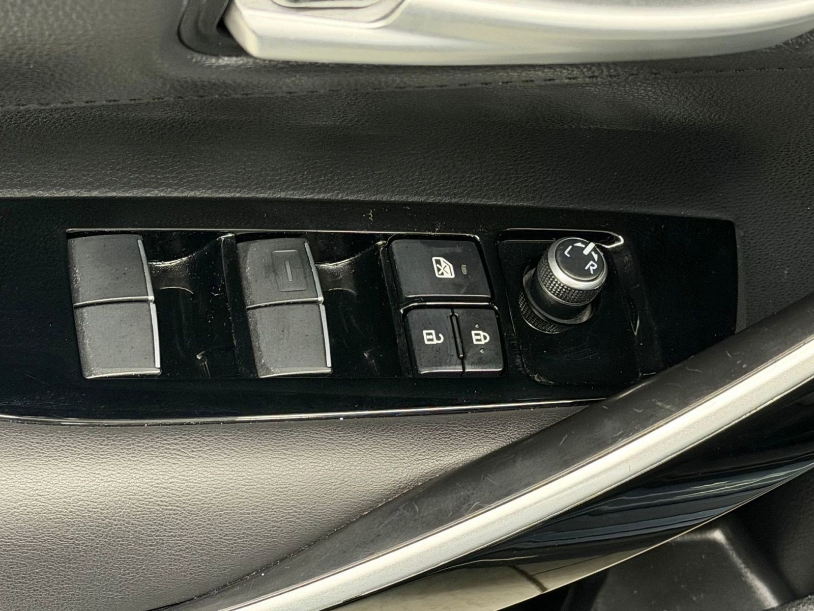 Used 2020 Toyota Corolla XSE image 22