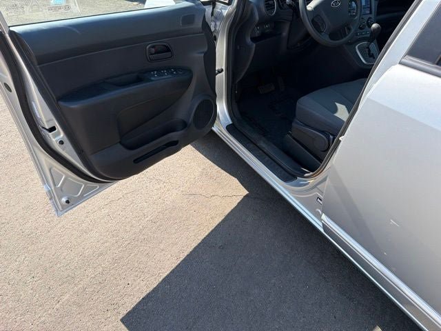 Used 2009 Kia Rondo LX FWD image 9