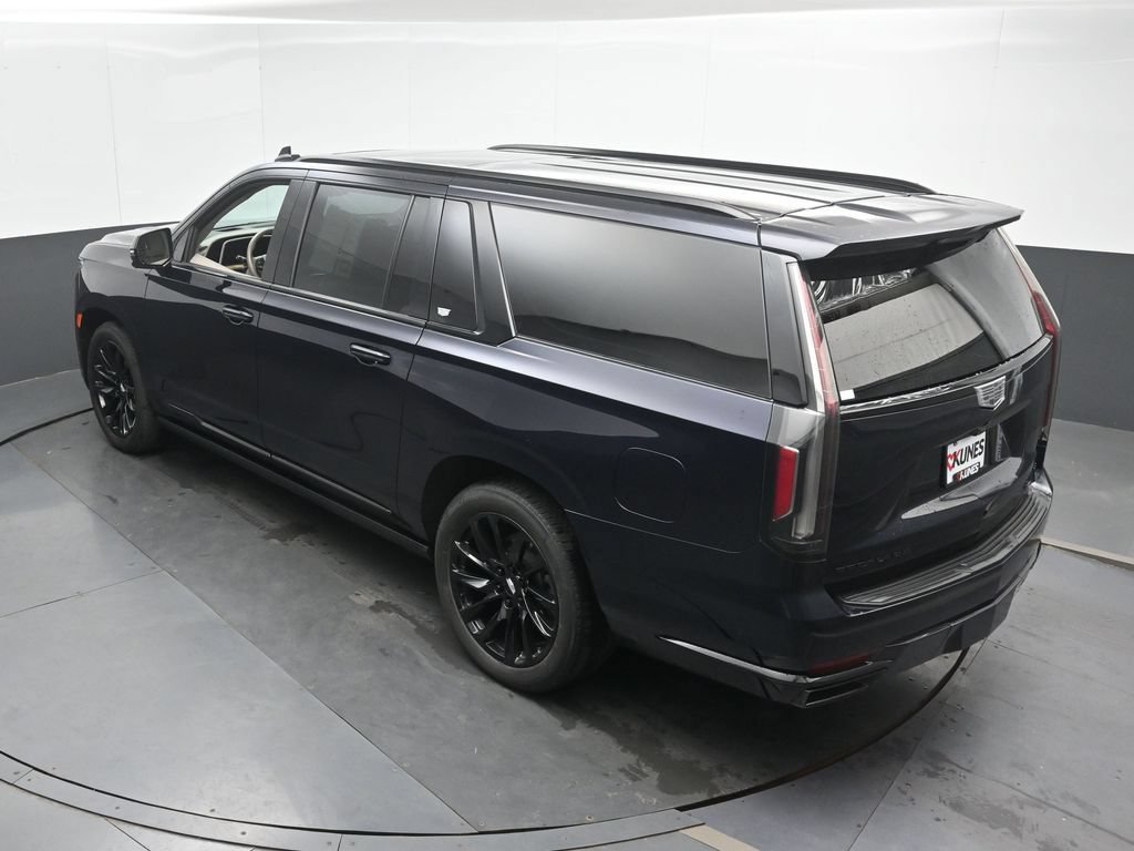 Used 2023 Cadillac Escalade ESV Sport Platinum w/ LPO, ONYX Package AWD/4WD image 40