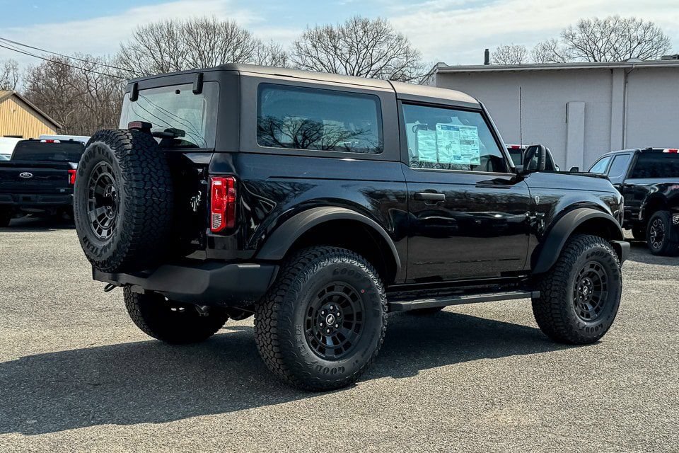 New 2026 Ford Bronco 2-Door w/ Sasquatch Package AWD/4WD image 3