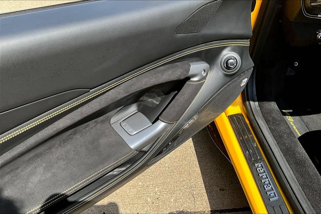 Used 2022 Ferrari F8 Tributo RWD image 30