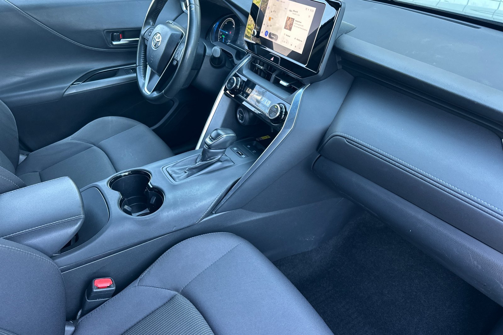 Used 2024 Toyota Venza LE AWD/4WD image 16
