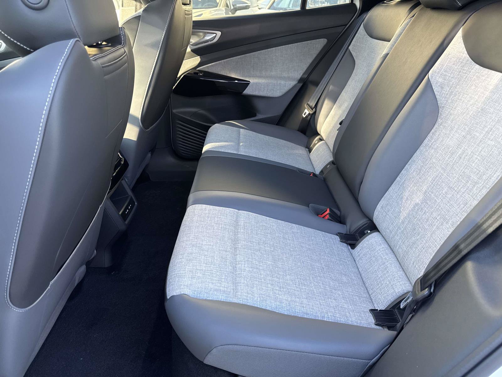 New 2026 Volkswagen ID.4 Pro RWD image 10