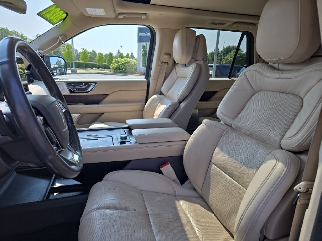 Used 2021 Lincoln Navigator Reserve w/ Luxury Package AWD/4WD image 5