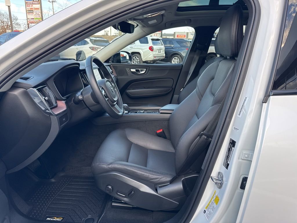 Used 2024 Volvo XC60 B5 Plus image 14