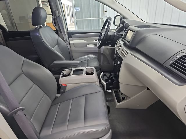 Used 2009 Volkswagen Routan SEL Premium FWD image 30