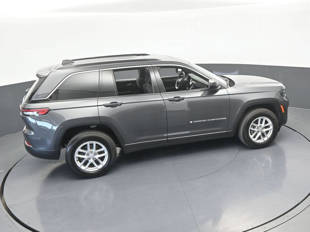 Used 2025 Jeep Grand Cherokee Laredo X RWD image 50