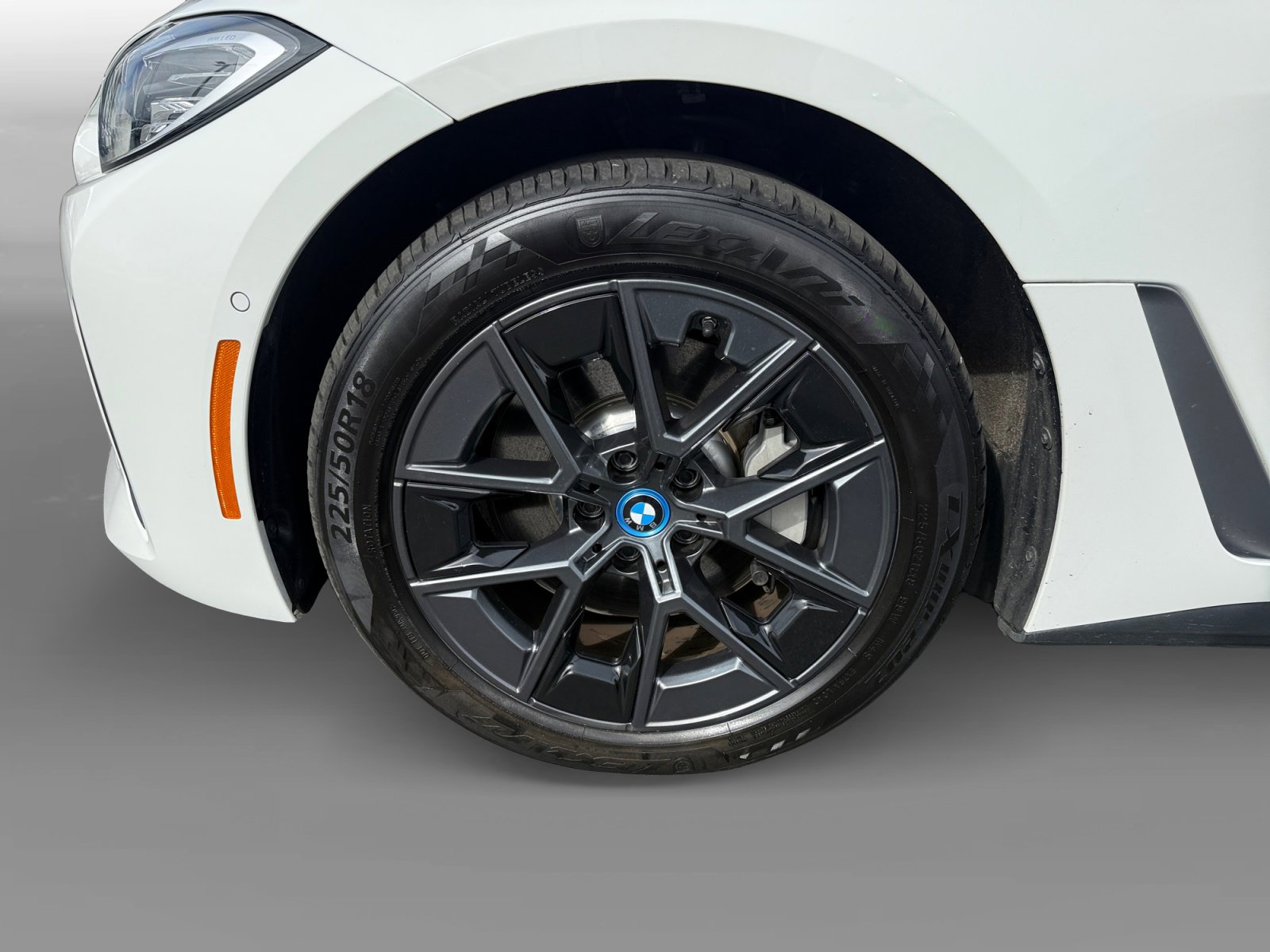 Used 2023 BMW i4 eDrive35 w/ Premium Package image 9