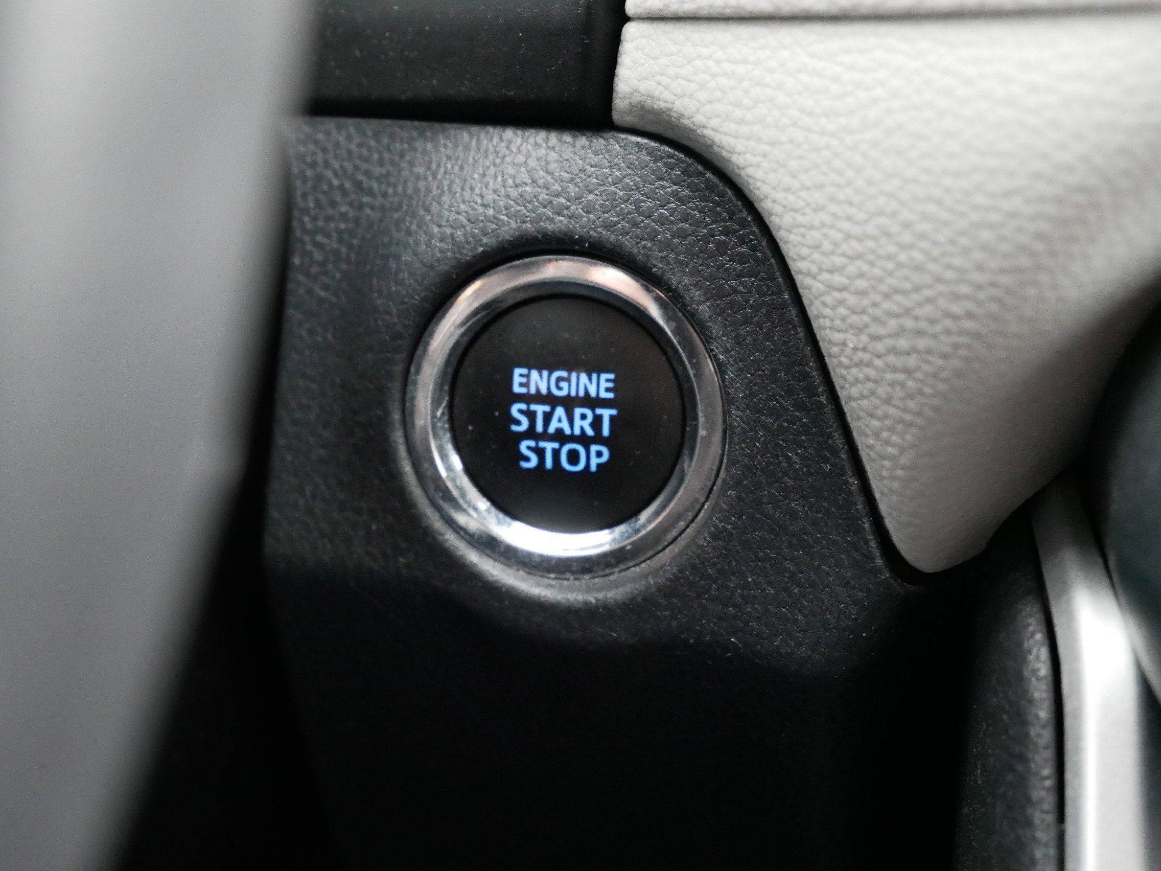 Used 2022 Toyota RAV4 XLE w/ Convenience Package image 29