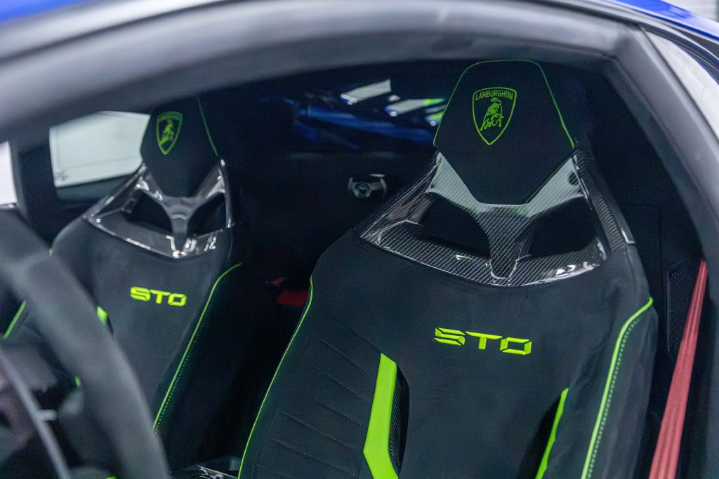 Used 2022 Lamborghini Huracan STO RWD image 34