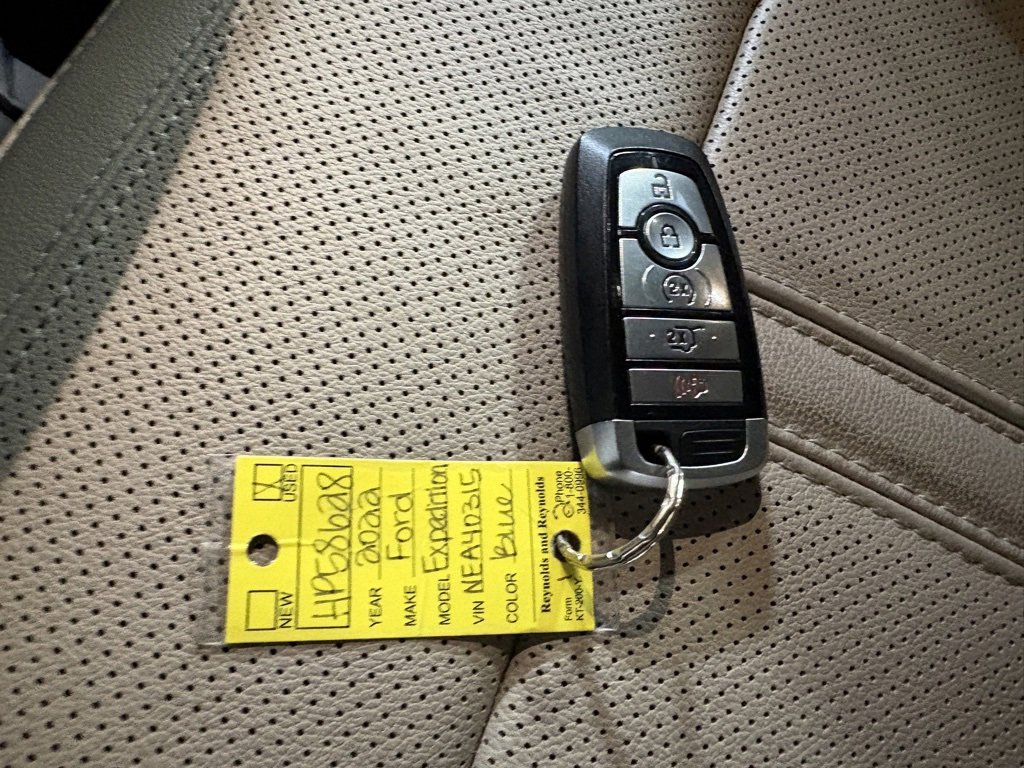 Used 2022 Ford Expedition Limited image 11