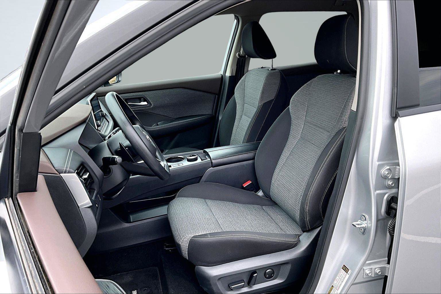 Used 2023 Nissan Rogue SV image 26