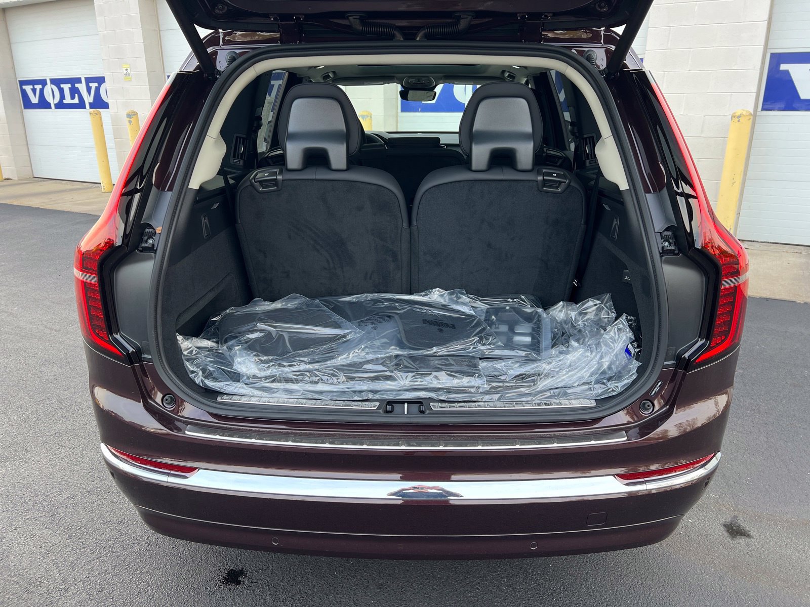 New 2026 Volvo XC90 B6 Plus w/ Protection Package Premier AWD/4WD image 42