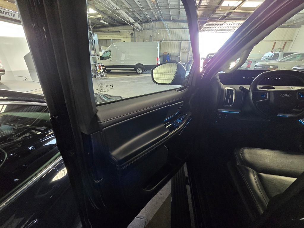 Used 2025 Ford Expedition Max Platinum image 8